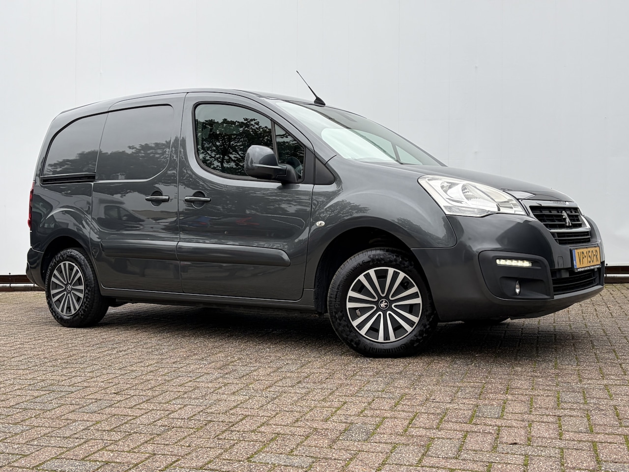 Peugeot Partner - 120 1.6 HDi 90 L1 Première Trekhaak Nav/Cruise Pdc Orig.NL Voll.Onderhouden! - AutoWereld.nl