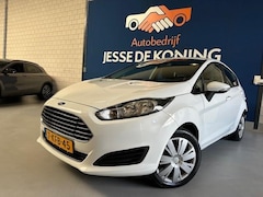 Ford Fiesta - 1.0 Champion / bj.2013 / kleur: wit / 5 deurs / airco / stereo / NAP met 128232 km.en APK