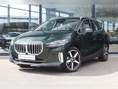 BMW 2-serie Active Tourer - 218i Luxury Line Automaat / Trekhaak / Achteruitrijcamera / Sportstoelen / Comfort Access