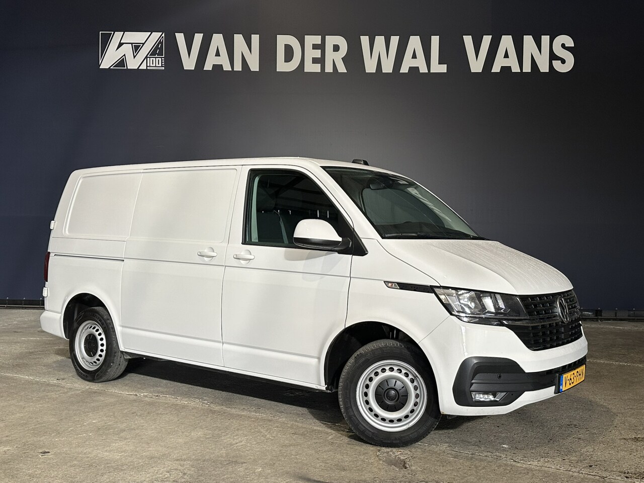 Volkswagen Transporter - 2.0 TDI 150pk Automaat L1H1 Euro6 Airco | Camera | Apple Carplay | Cruisecontrol Android A - AutoWereld.nl