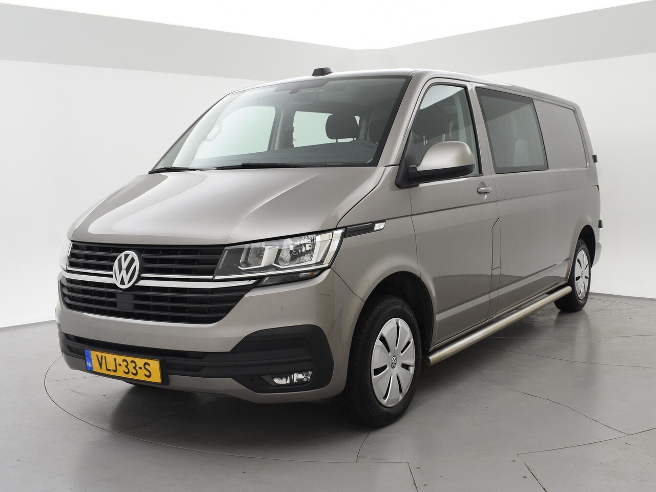 Volkswagen Transporter - T6.1 2.0 TDI 150 PK L2H1 DUBBEL CABINE + CARPLAY | TREKHAAK 2500 KG | MOJAVE BEIGE - AutoWereld.nl
