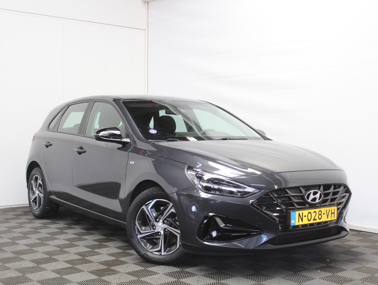Hyundai i30 - 1.0 T-GDi MHEV Comfort Smart CARPLAY | CLIMATE | CRUISE | CAMERA | LMV16 | LED | DAB | NAV - AutoWereld.nl