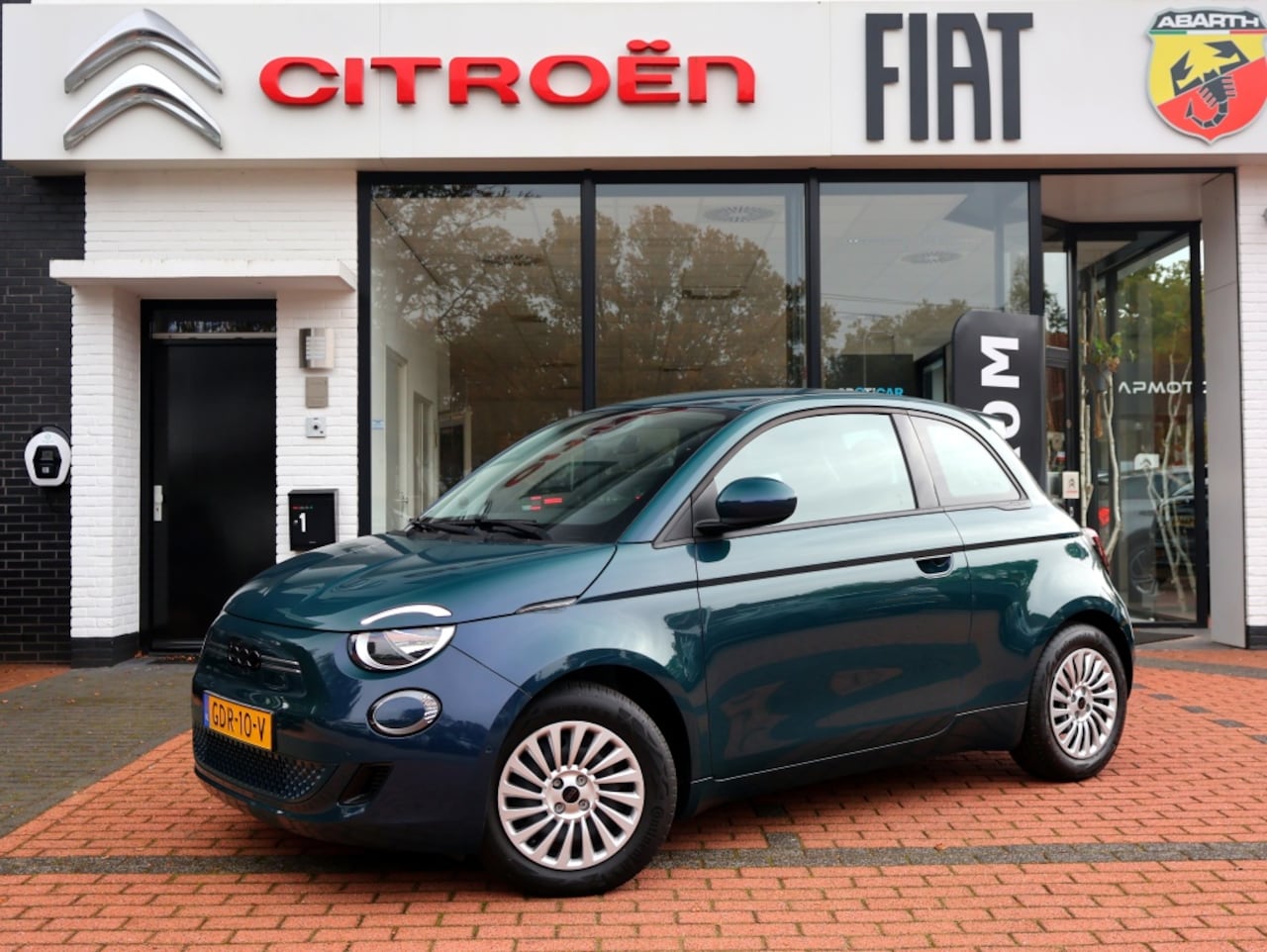 Fiat 500 - 24kWh 95PK Automaat Urban, Rijklaarprijs | Navigatie | Camera | DAB+ | Stoelverwarming | J - AutoWereld.nl