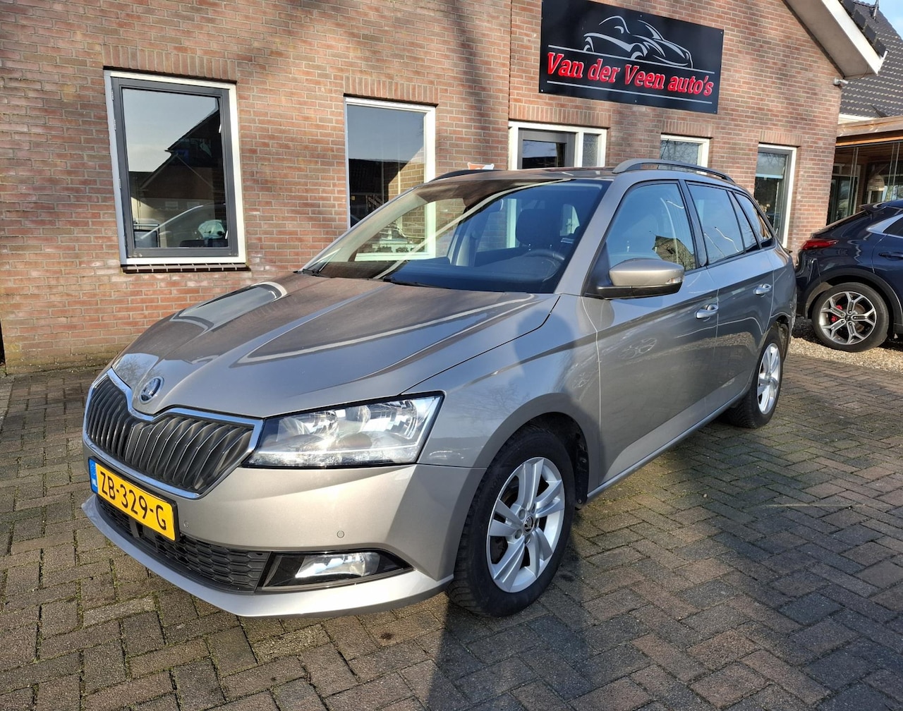 Skoda Fabia Combi - 1.0 TSI Style. 1ste eigenaar, dealer onderhouden. O.a. trekhaak, luxe bekleding, bluetooth - AutoWereld.nl