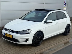 Volkswagen Golf - 1.4 TSI GTE/ Pano / NWE jaar apk
