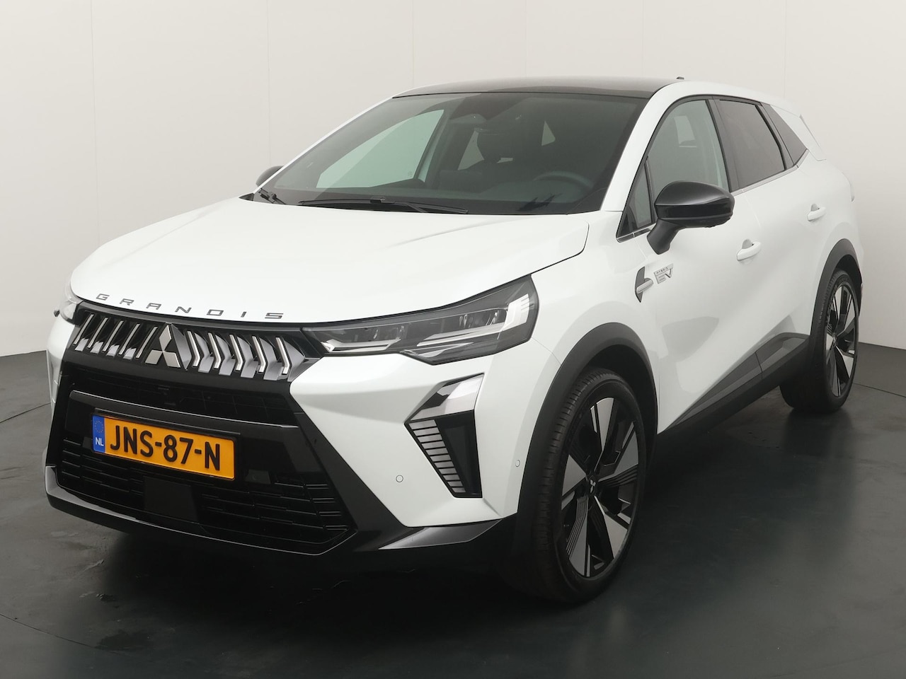 Mitsubishi Grandis - 1.8 HEV Instyle | Elektrische achterklep | Harman Kardon | Panoramadak | Lederen Bekleding - AutoWereld.nl