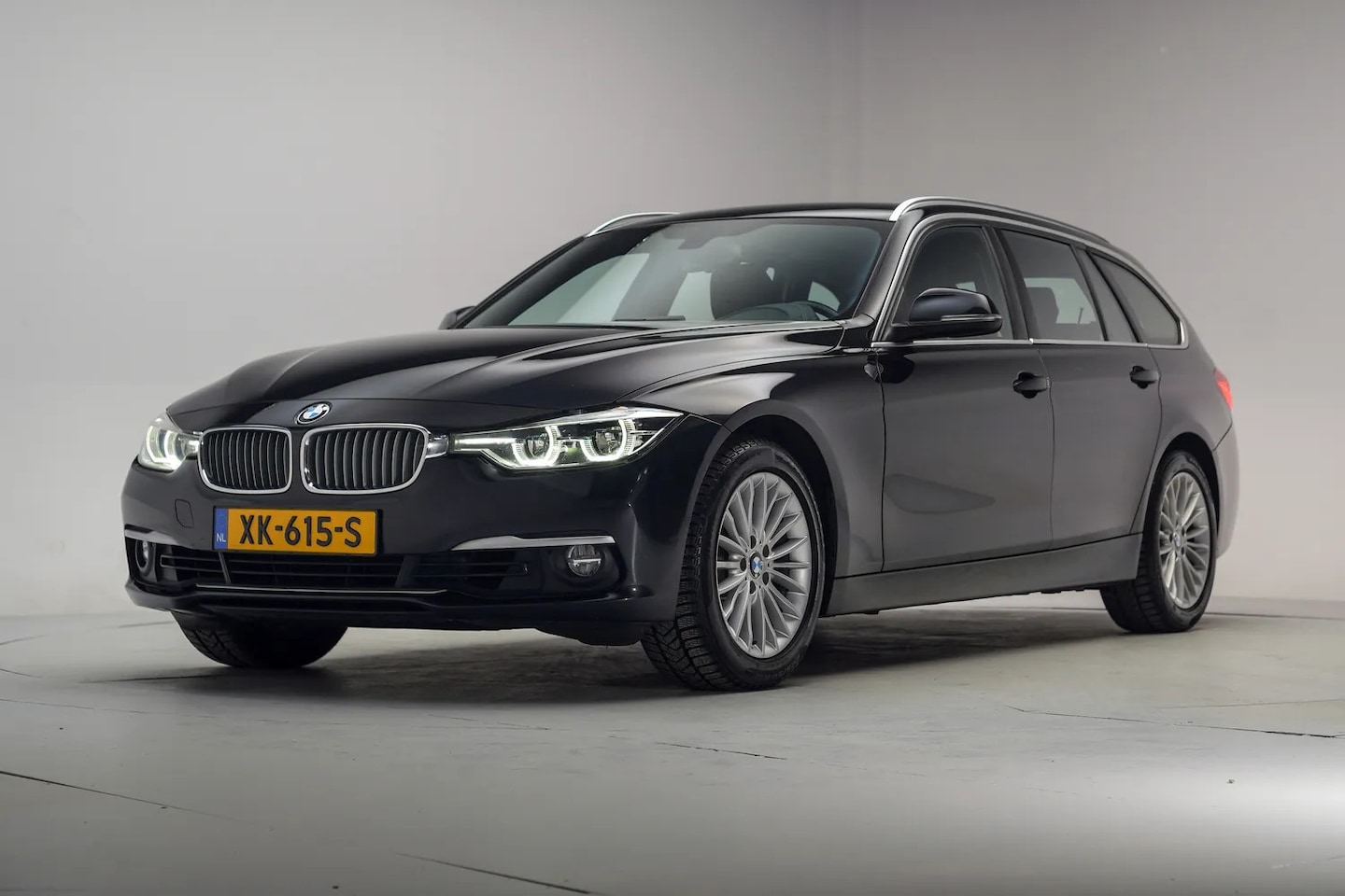 BMW 3-serie Touring - 320i Luxury Edition Aut. [ Digi-dash Leder Navi prof. ] - AutoWereld.nl