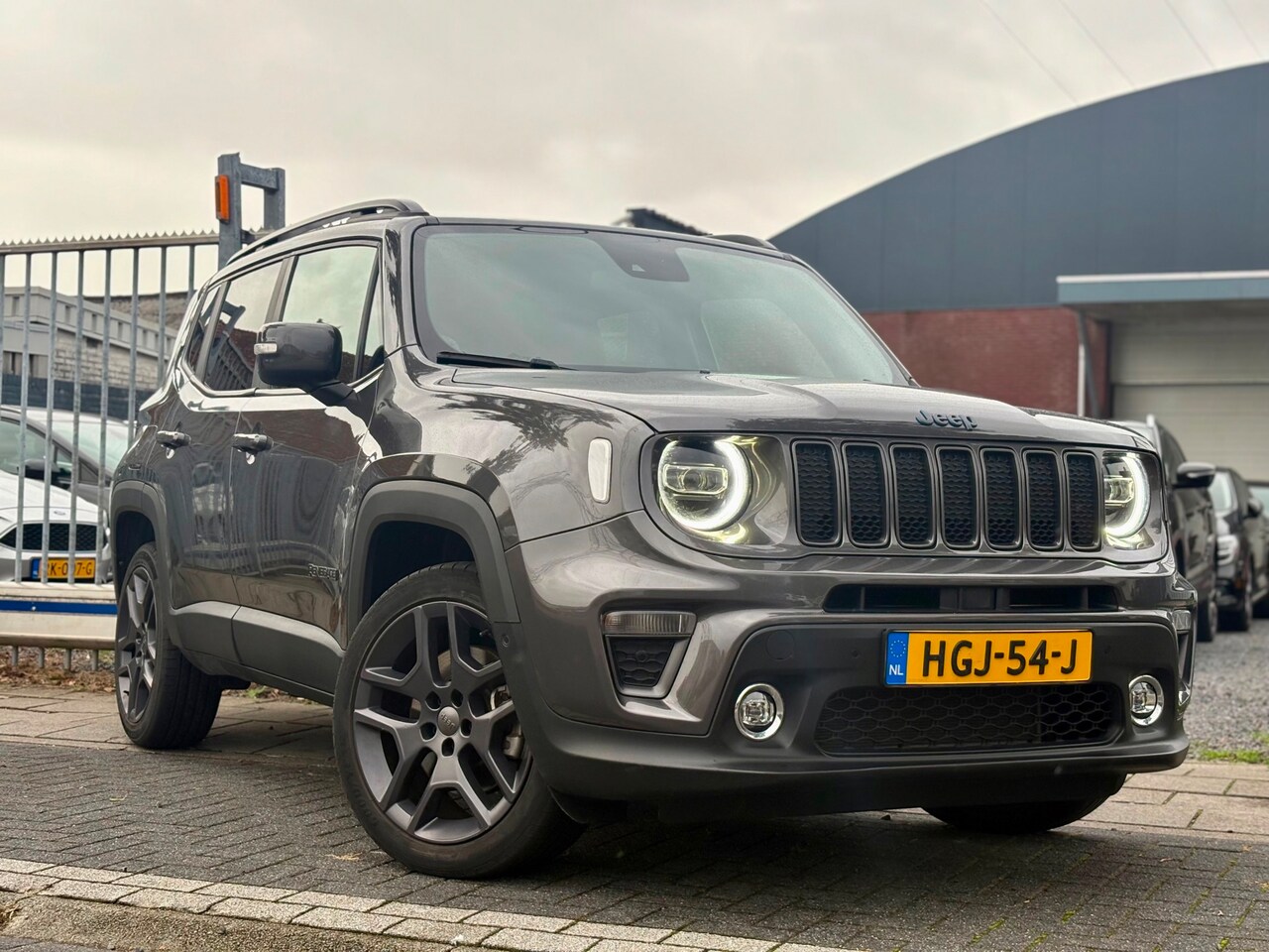 Jeep Renegade - 4xe 240 Plug-in Hybrid Electric S | Luxe UItvoering | LED | Lederen bekleding | 19” LMV | - AutoWereld.nl
