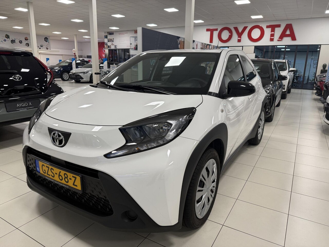 Toyota Aygo X - 1.0 VVT-i MT Play + Trekhaak, NL Auto, zeer netjes 1e eigenaar en BTW auto - AutoWereld.nl