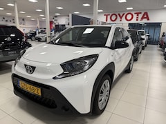 Toyota Aygo X - 1.0 VVT-i MT Play + Trekhaak, NL Auto, zeer netjes 1e eigenaar en BTW auto