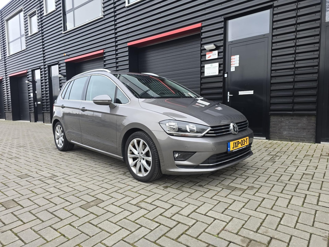 Volkswagen Golf Sportsvan - 2.0 TDI Highline | AUTOMAAT | PDC | NAVIGATIE | CAMERA | ELEC. PAKKET - AutoWereld.nl