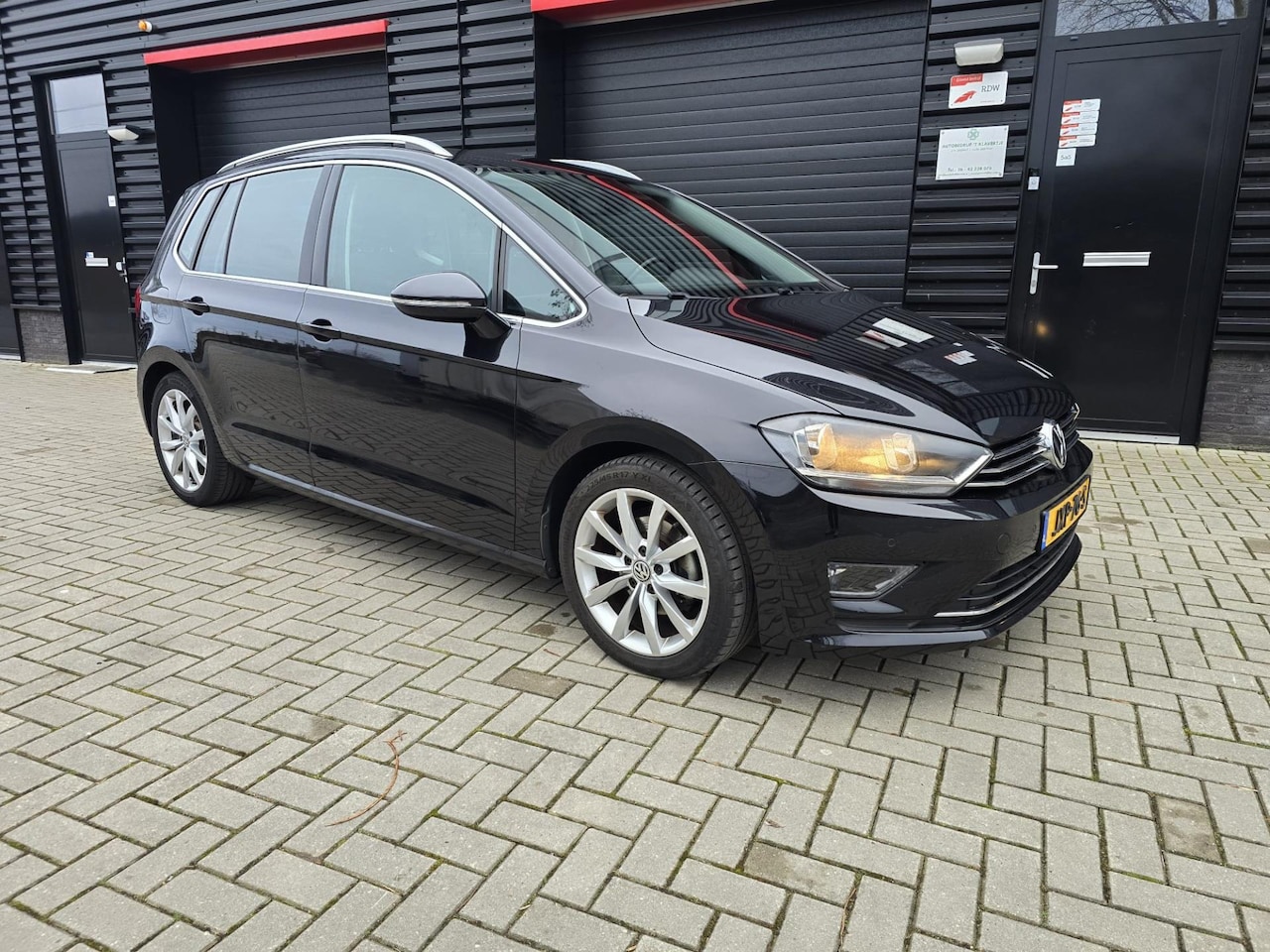 Volkswagen Golf Sportsvan - 2.0 TDI Highline | AUTOMAAT | PDC | NAVIGATIE | CAMERA | ELEC. PAKKET - AutoWereld.nl