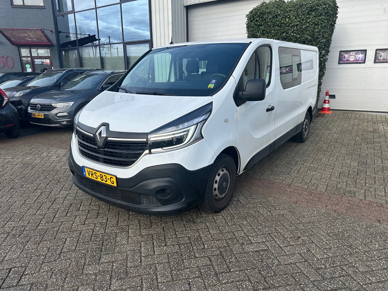 Renault Trafic - 2.0 dCi 120 T29 L2H1 DC Générique 2.0 dCi 120 T29 L2H1 DC Générique , Dubbelecabine - AutoWereld.nl