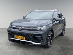 Volkswagen Tiguan - R-Line Edition 1.5 eHybrid 204 PK | Panoramadak | Trekhaak | Stoel & Stuur verwarming |