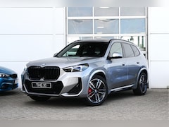 BMW X1 - sDrive20i M Sport Automaat / Panoramadak / Trekhaak / Sportstoelen / M Adaptief onderstel