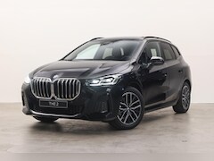 BMW 2-serie Active Tourer - 225e xDrive M Sport Automaat / Panoramadak / Trekhaak / Sportstoelen / M Adaptief onderste