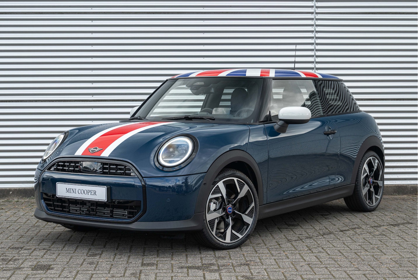MINI 3-Deurs - Hatchback Cooper C Oxford Automaat / LED / Comfort Access / Stuurverwarming / Head-Up / Pa - AutoWereld.nl