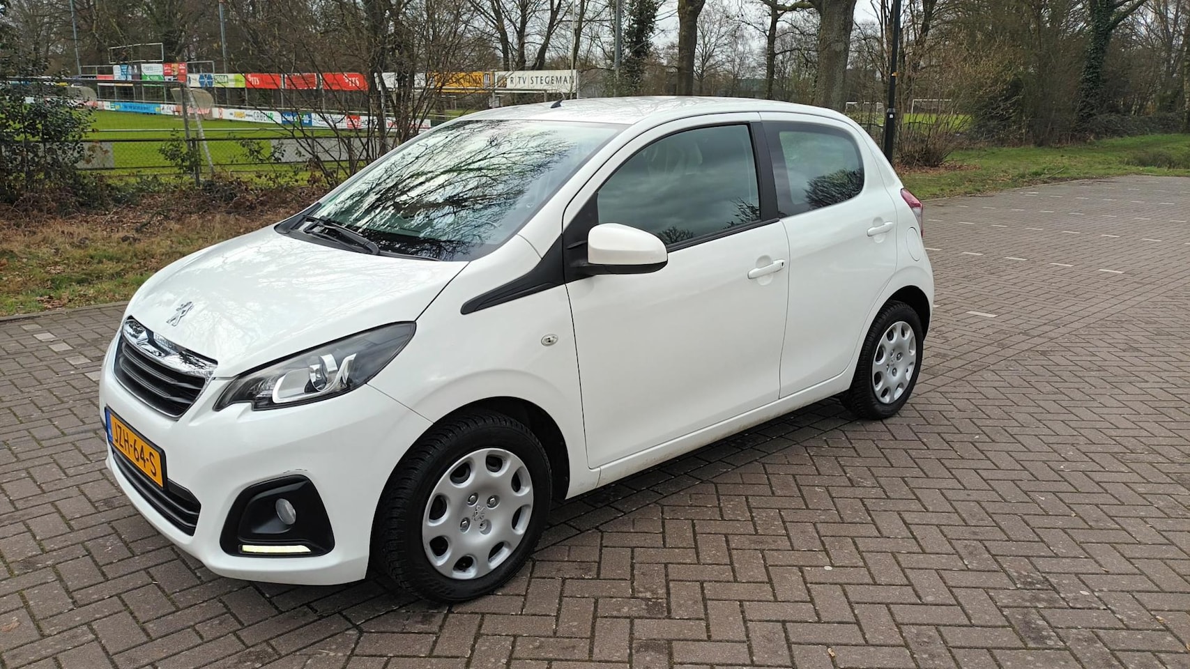 Peugeot 108 - 1.2 VTi Airco / Cruise control - AutoWereld.nl