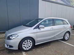 Mercedes-Benz B-klasse - 200 Ambition Climatronic, AUTOMAAT Pdc , Trekhaak, Navigatie , cruise controll