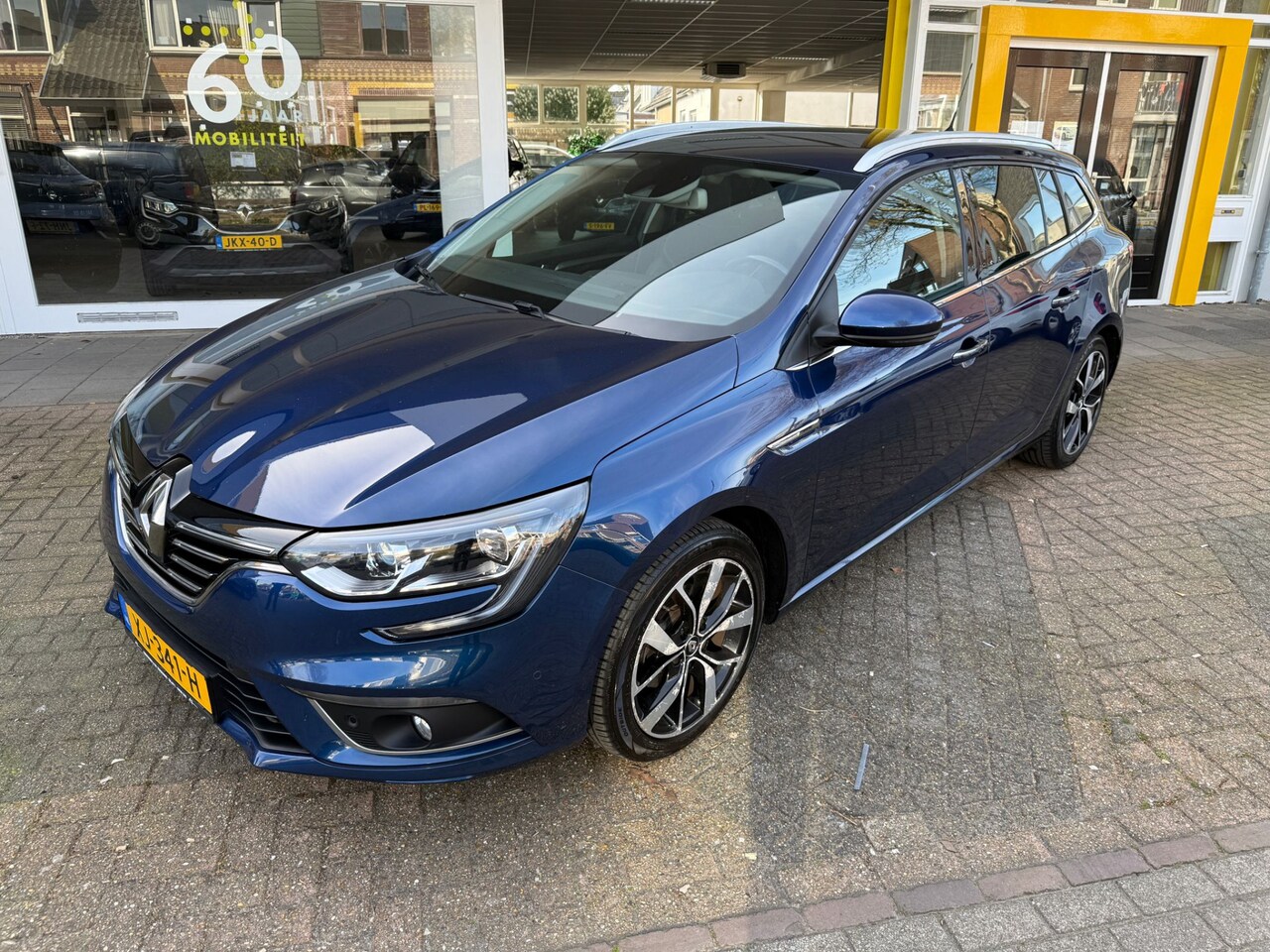 Renault Mégane Estate - 1.3 TCe Bose CAMERA TREKHAAK NAVIGATIE PARKEERHULP ECC LICHTM.VELGEN PARKEERSENSOREN - AutoWereld.nl