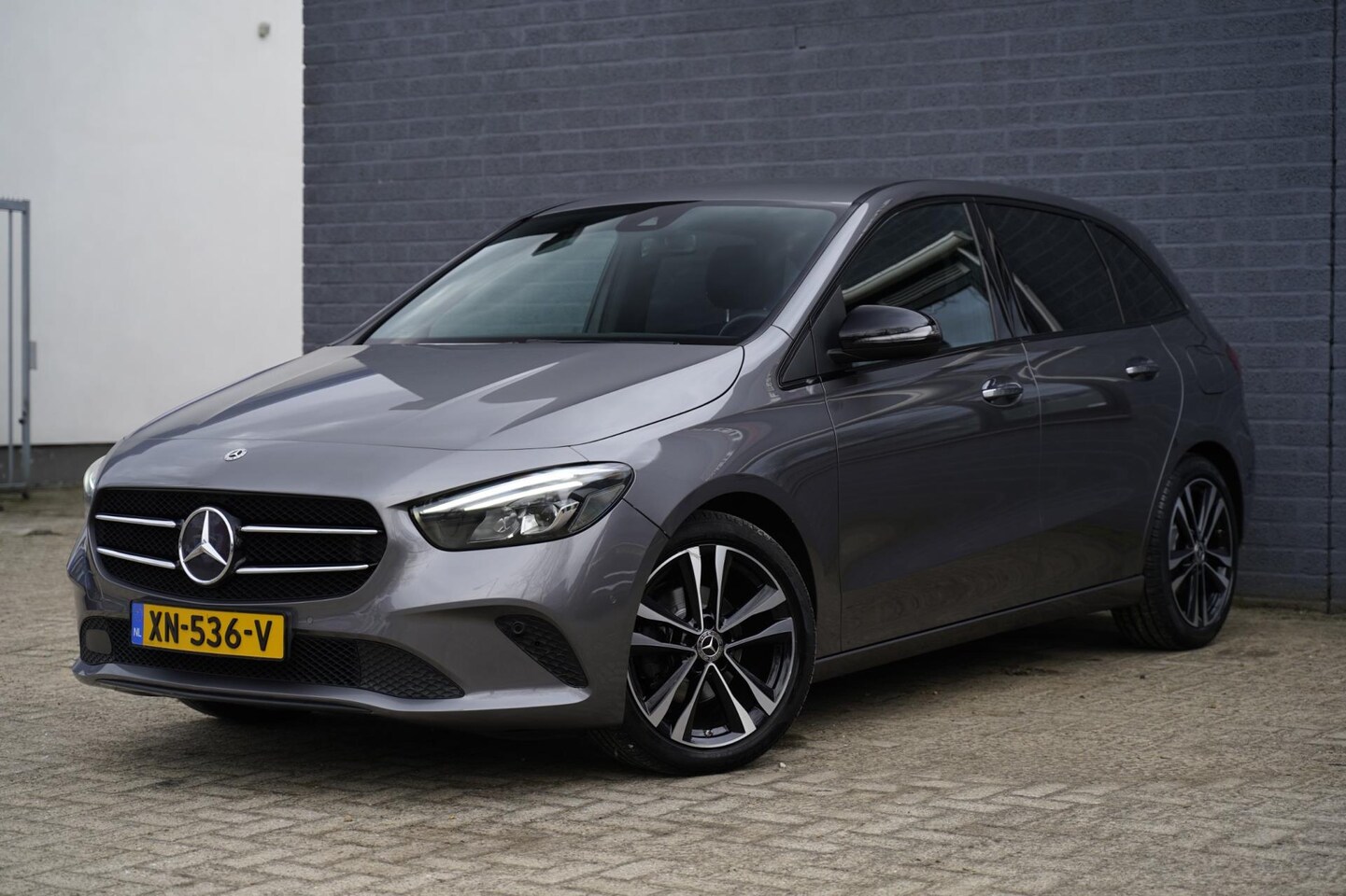 Mercedes-Benz B-klasse - 180 Launch Edition Premium 180 Launch Edition Premium, Sfeer, Camera, NAP - AutoWereld.nl