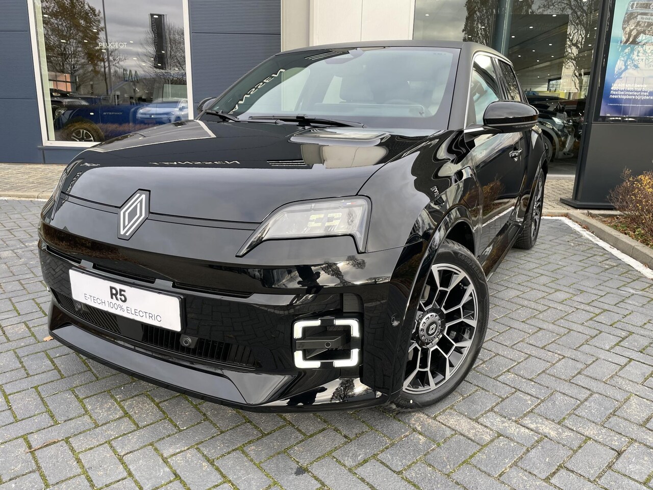 Renault 5 - comfort range Roland-Garros 52 kWh All weather banden | satijn zwarte dakafwerking | pack - AutoWereld.nl