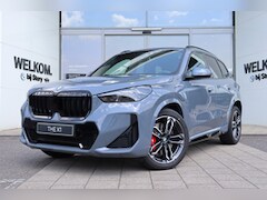 BMW X1 - xDrive25e M Sport Automaat / Panoramadak / Trekhaak / Sportstoelen / Head-Up / M Adaptief