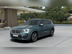 BMW X1 - xDrive25e M Sport Automaat / Trekhaak / Sportstoelen / Achteruitrijcamera / M Adaptief ond