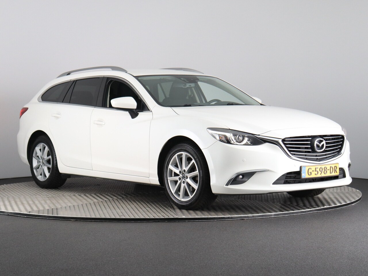 Mazda 6 Sportbreak - 2.0 SkyActiv-G 165 TS+ (Trekhaak / Stoelverwarming / Dodehoek / DAB / Navi / Cruise) - AutoWereld.nl
