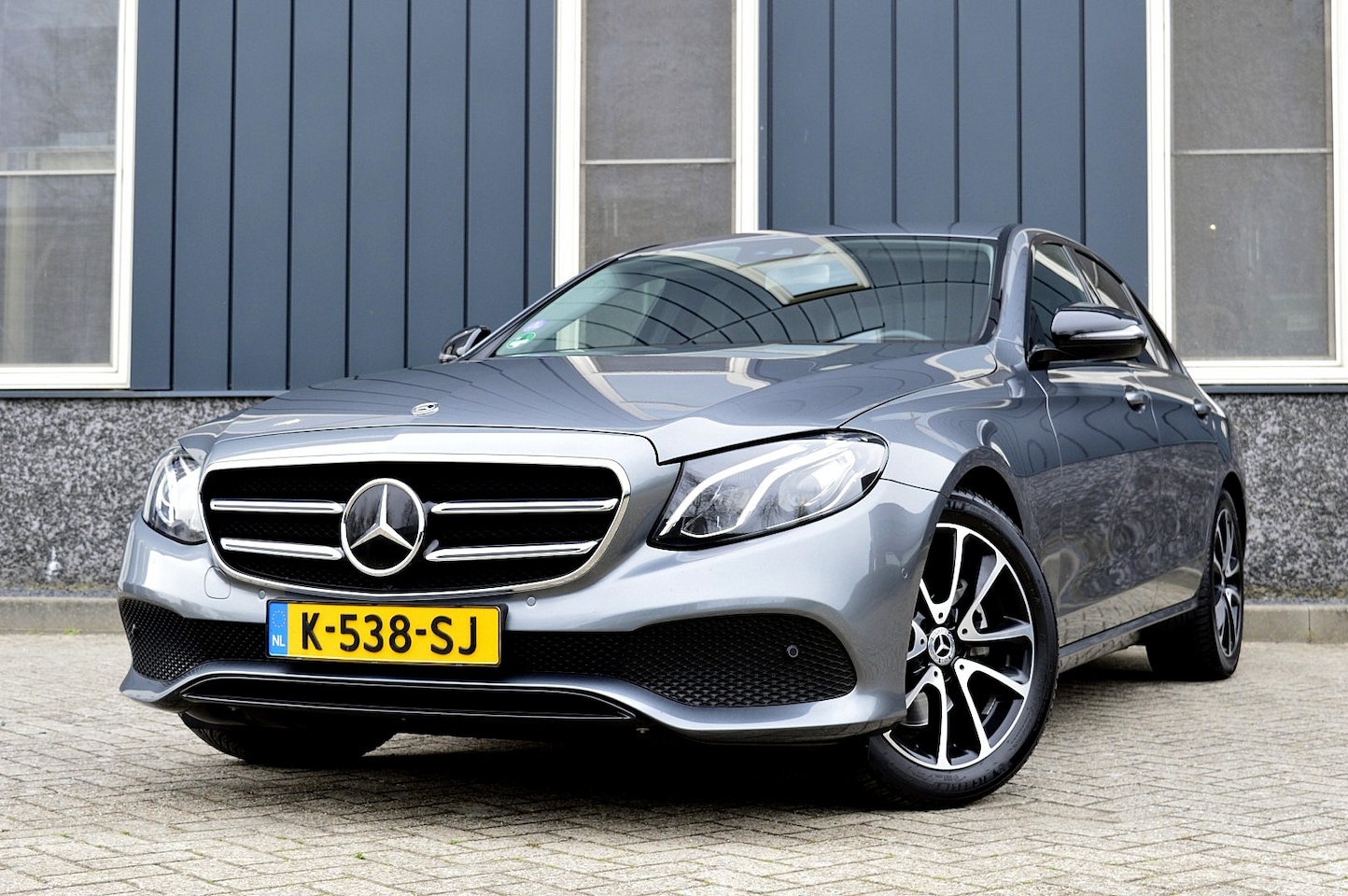 Mercedes-Benz E-klasse - 200 Premium Rijklaarprijs-Garantie Navigatie Led Camera Sport Interieur Airco - AutoWereld.nl