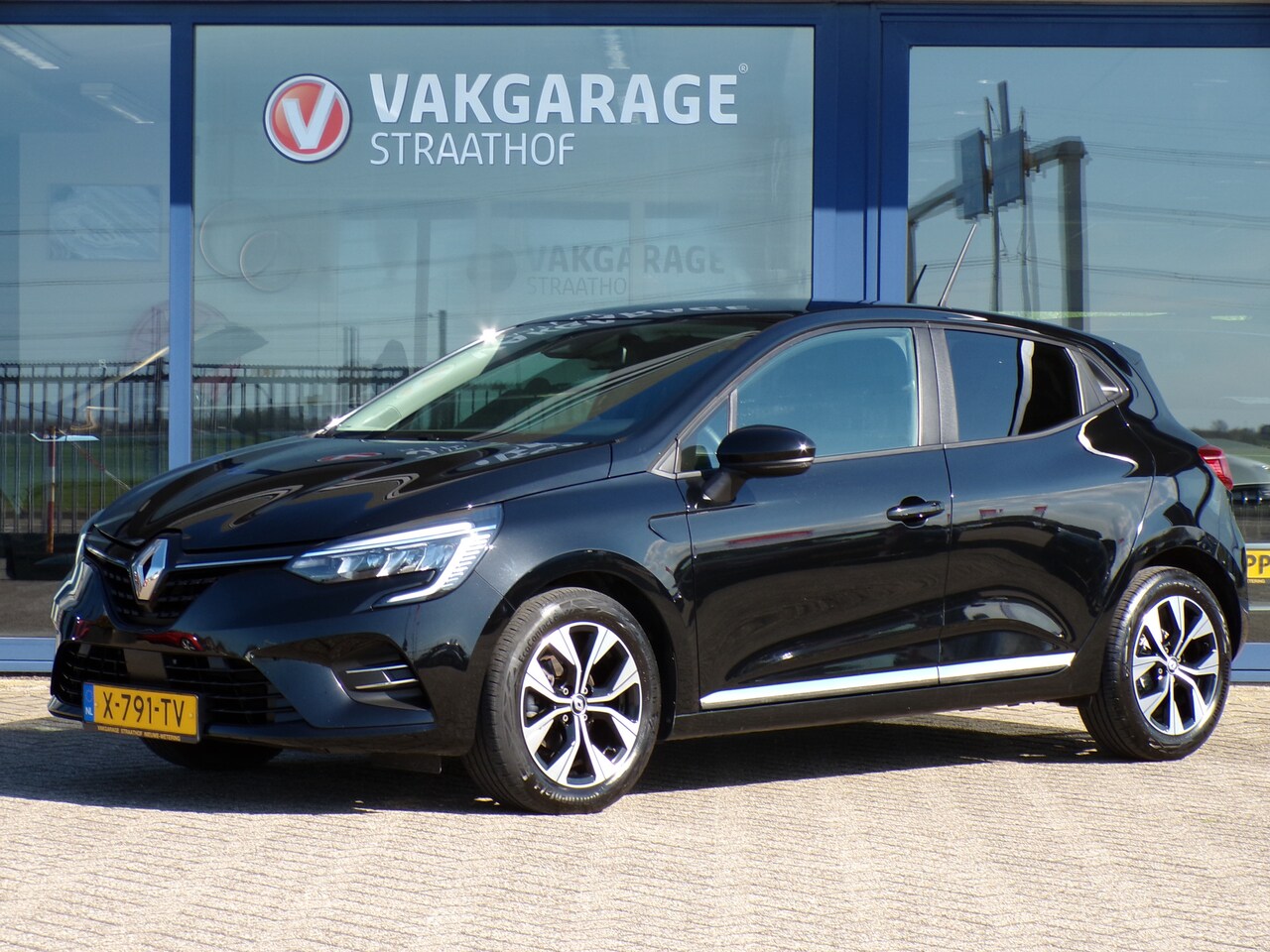 Renault Clio - 1.0 TCe 90 evolution 1.0 TCe 90 evolution, Carplay + Android Auto / Full LED. / Sensoren / Navigatie / 16'' LMV - AutoWereld.nl
