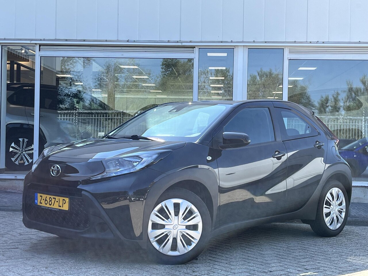 Toyota Aygo X - 1.0 VVT-i MT Play SLECHTS 32.705KM, APPLE CARPLAY/ANDROID AUTO, TOT 2034 GARANTIE! - AutoWereld.nl