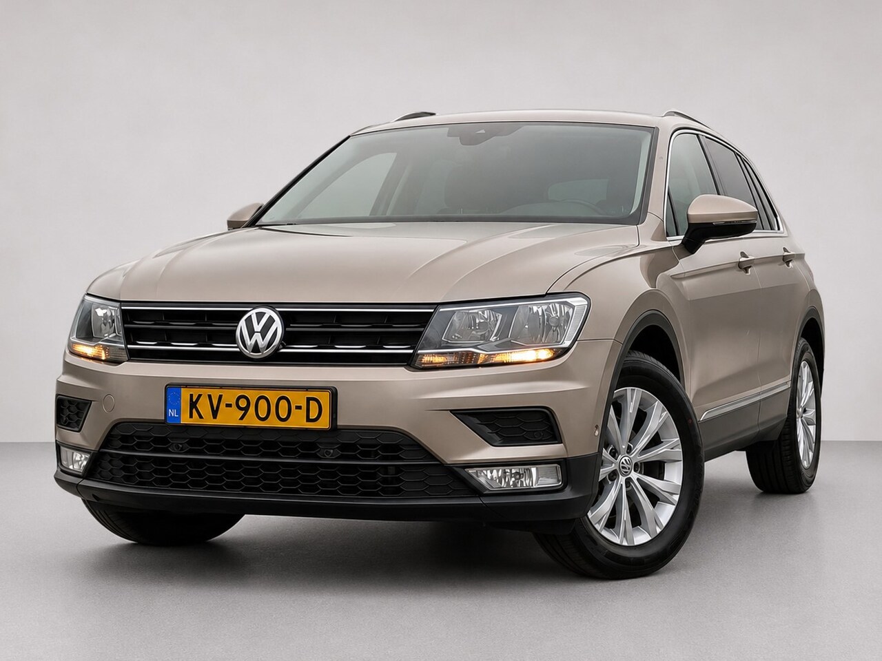 Volkswagen Tiguan - 1.4 TSI AUTOMAAT | Panoramadak | Massagestoel - AutoWereld.nl