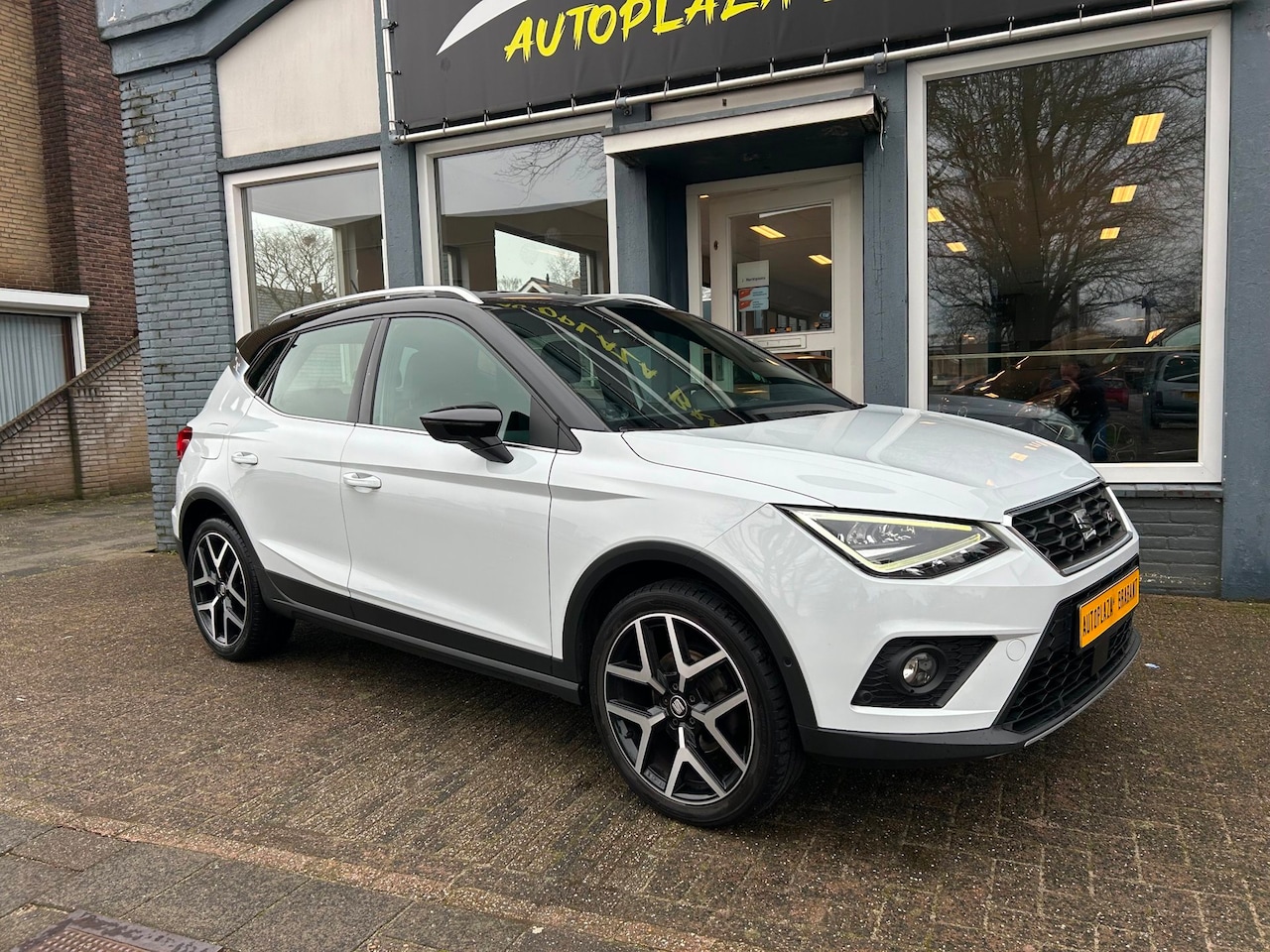 SEAT Arona - 1.0 TSI FR / CLIMAT / ACHTERUIT RIJ CAMERA / NAVI - AutoWereld.nl