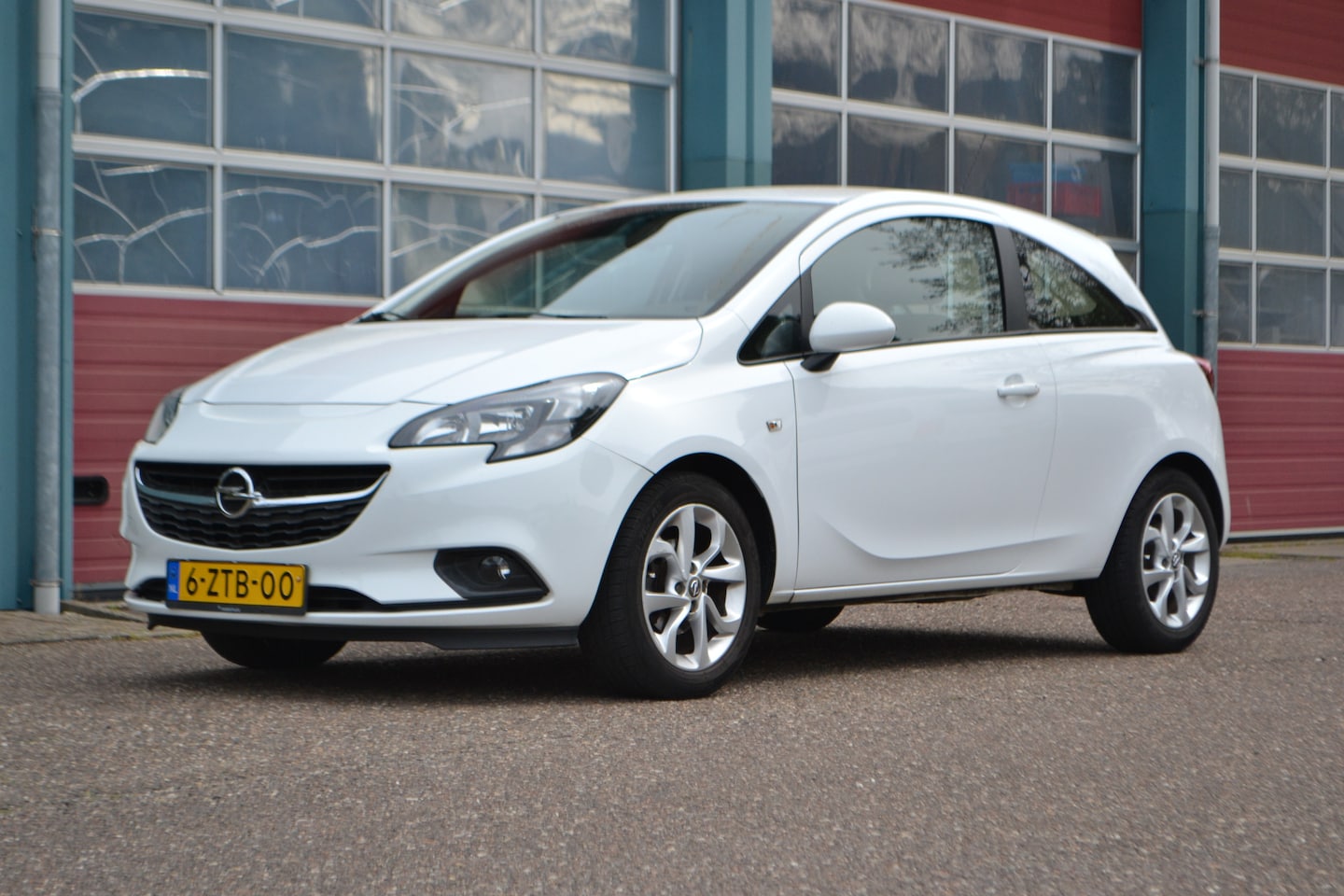 Opel Corsa - 1.4 Edition AUTOMAAT - AutoWereld.nl
