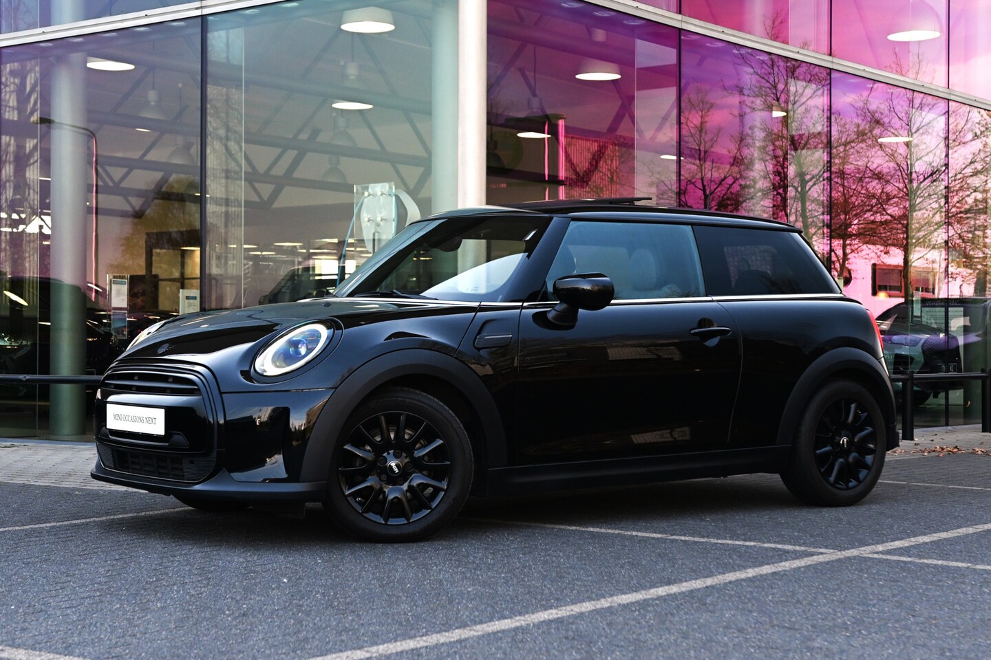 MINI One - Hatchback Classic / Panoramadak / Sportstoelen / Cruise Control / LED / Ambiance verlichti - AutoWereld.nl