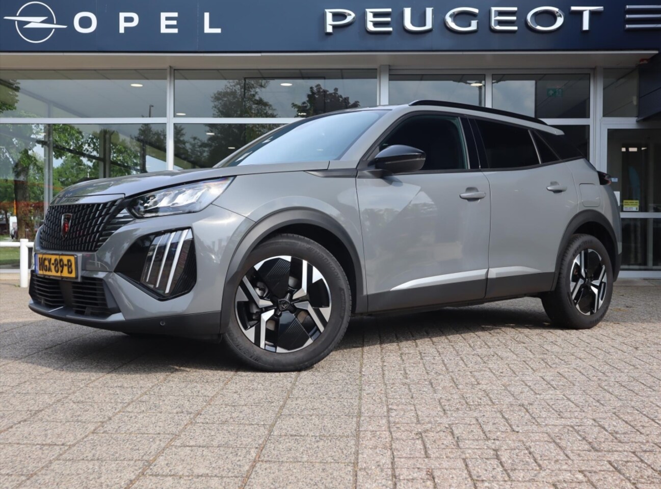 Peugeot 2008 - SUV Allure PureTech 100pk H6, Rijklaarprijs, Navigatie Keyless Entry Sensoren voor en acht - AutoWereld.nl