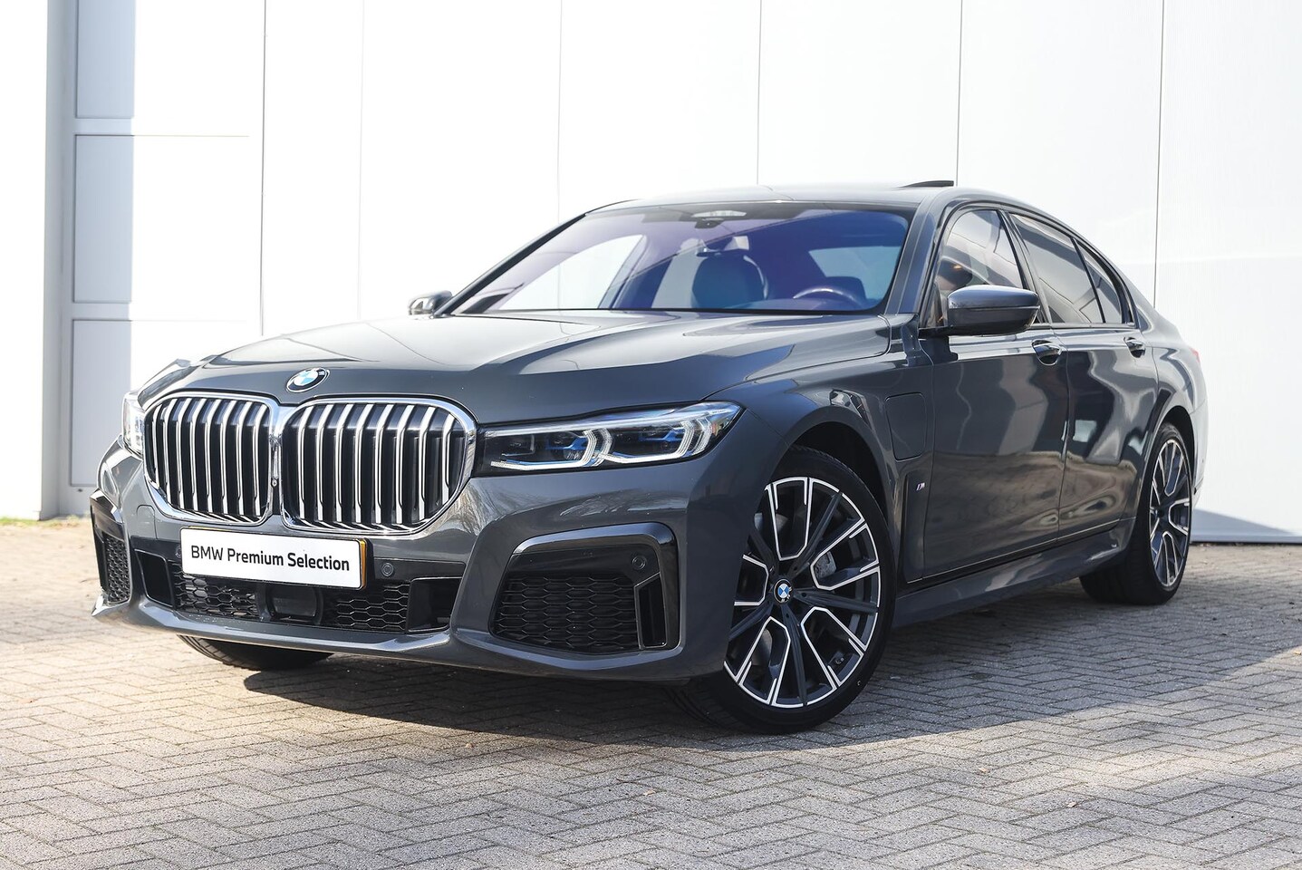 BMW 7-serie - 745e High Executive M Sport Automaat / Schuif-kanteldak / Comfortstoelen / Comfort Access - AutoWereld.nl