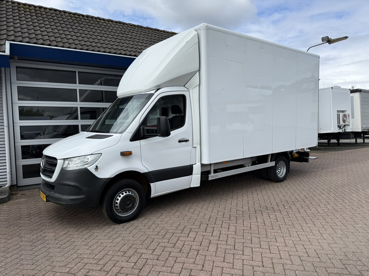 Mercedes-Benz Sprinter - 516 CDI Bakwagen Euro 6/MBUX 7 - AutoWereld.nl