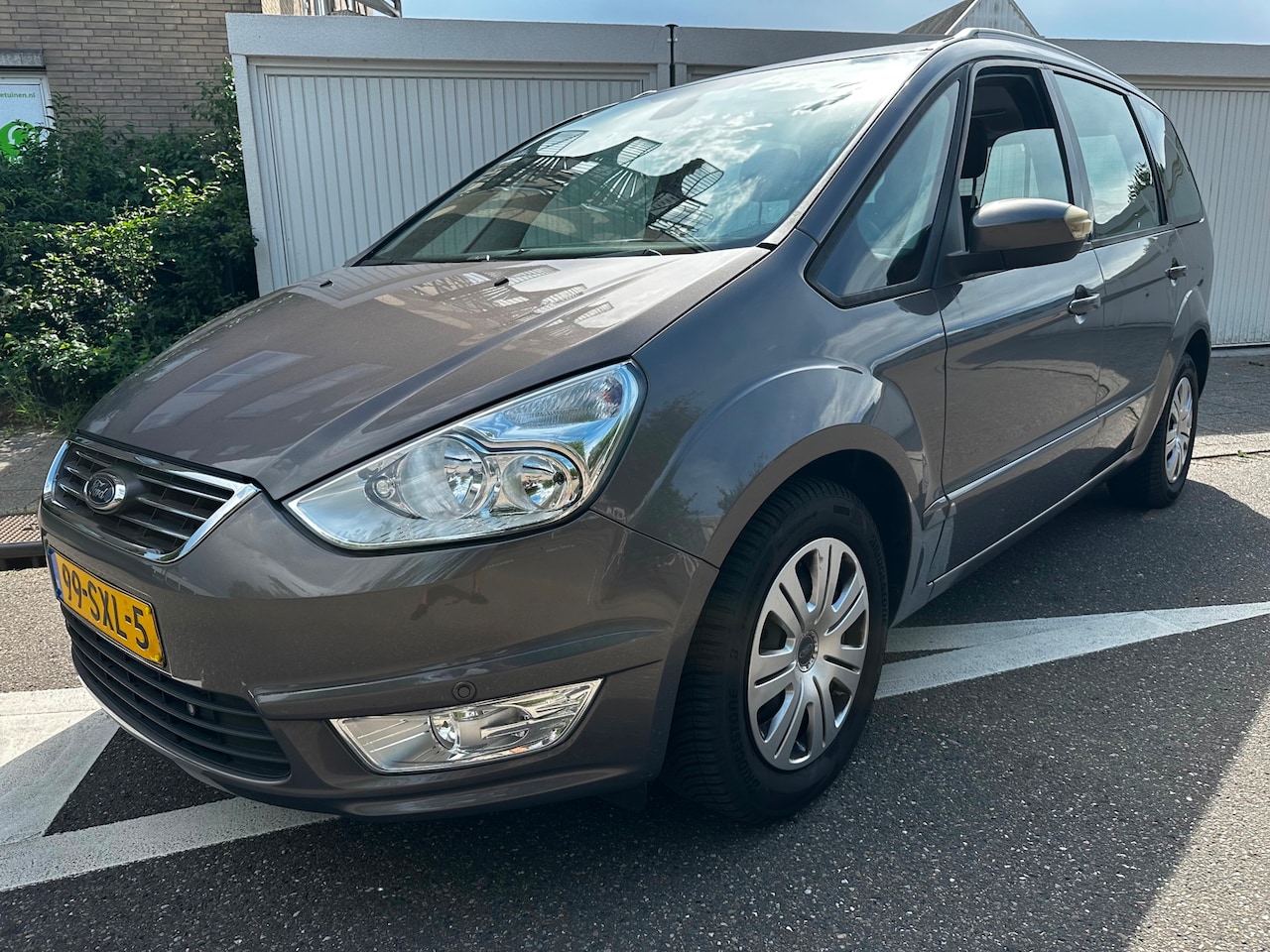 Ford Galaxy - 1.6 SCTi Trend Business 1.6 SCTi Trend Business,7 personen,Groote burt - AutoWereld.nl