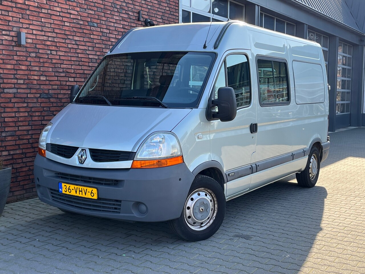 Renault Master - T33 2.5 dCi L2H2 Rolstoelbus Handbediening Automaat/Airco/Cruise/Navi - AutoWereld.nl
