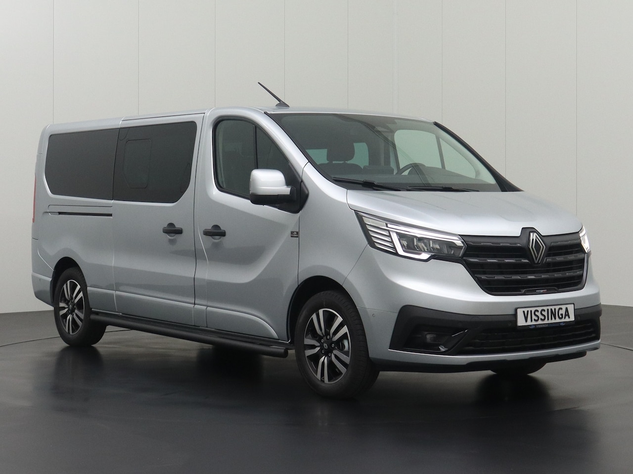 Renault Trafic - L2H1 170 pk Automaat / dubbele cabine 572 p/m - AutoWereld.nl