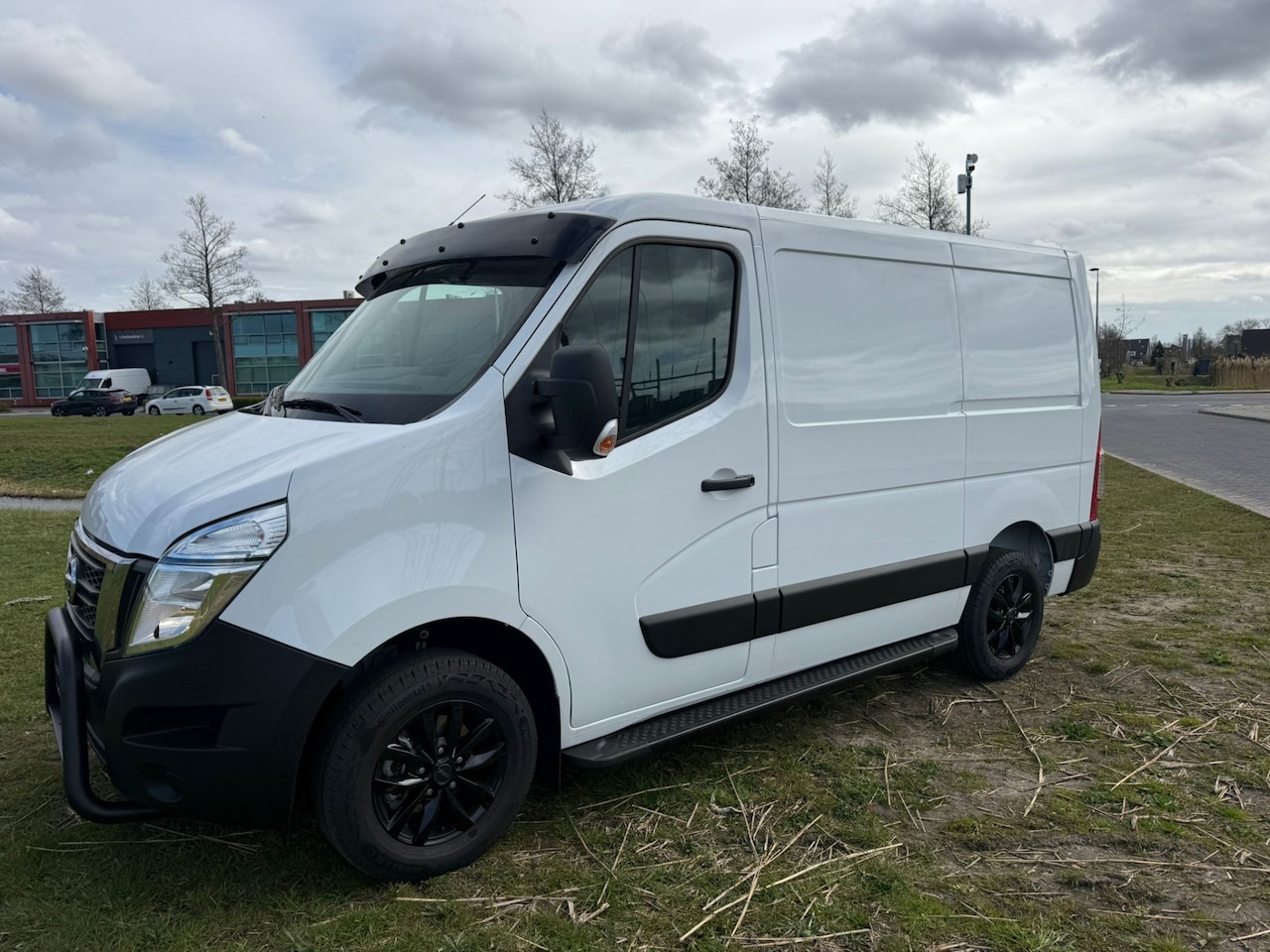 Nissan Interstar - 2.3 dCi L1H1 Acenta 332 p/m Lease! - AutoWereld.nl
