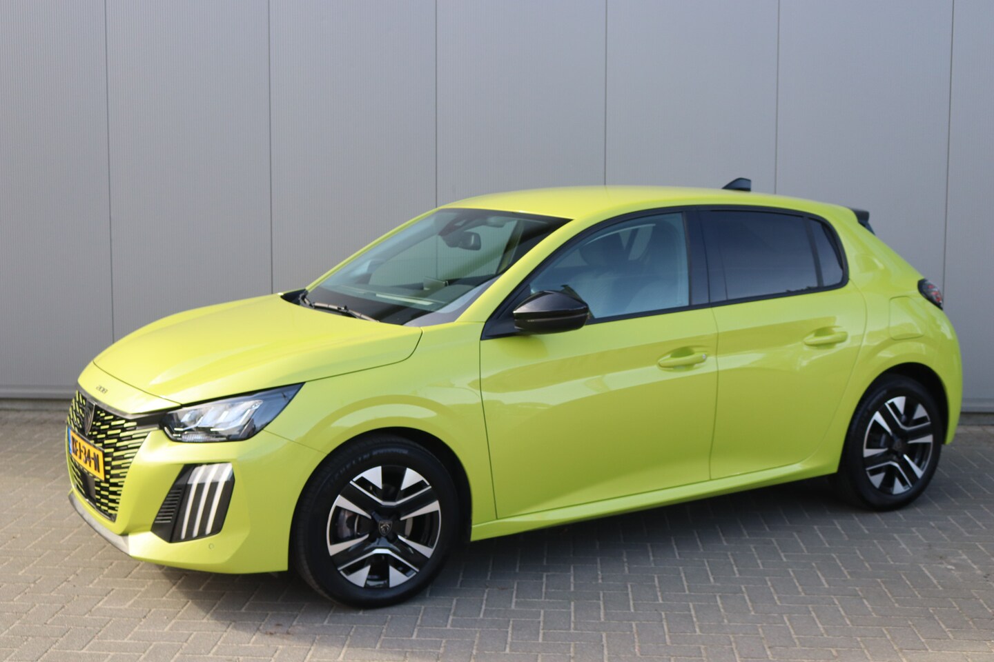 Peugeot 208 - 1.2 PureT. 100PK Allure Carplay-android/Parkeerhulp/Cruise-control - AutoWereld.nl