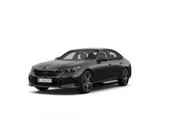 BMW i5 - eDrive40 M Sport Edition 84 kWh | M Sport Pro | Trekhaak | Panoramadak | Stoelventilatie |