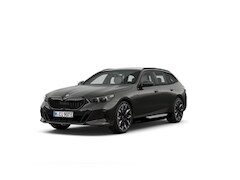 BMW 5-serie Touring - 550e xDrive M Sportpakket Pro | Innovation Pack | Travel Pack | Comfort Pack | Panoramadak