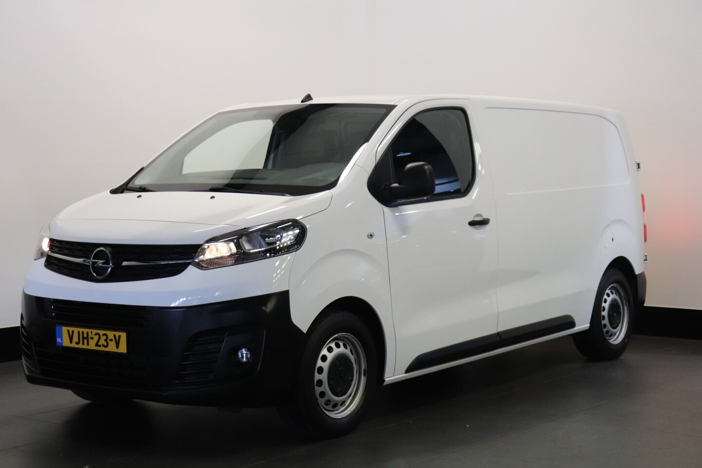 Opel Vivaro - 1.5 CDTI L2 EURO 6 - Airco - Cruise - Trekhaak - € 13.900,- Excl. - AutoWereld.nl