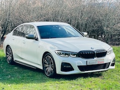 BMW 3-serie - 320i Business Edition M Sport pakket Automaat Navi CarPlay Carbon pakket/NL Auto