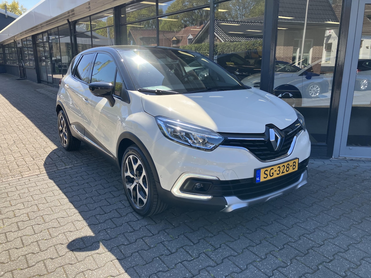 Renault Captur - TCe 120 Intens EDC Automaat * TREKHAAK / CAMERA / PDC * - AutoWereld.nl