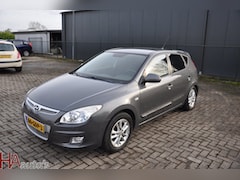 Hyundai i30 - 2.0i Style 5-deurs *CLIMA